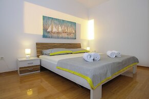 Summer Breeze Apartments