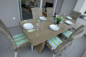 Apartments Tomana