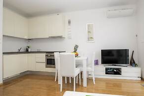 Apartments Tomana