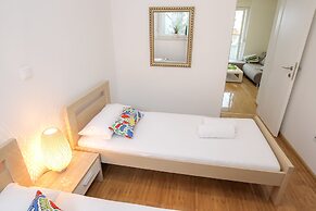 Apartments Tomana