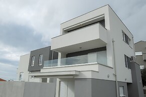 Apartments Tomana