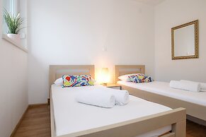 Apartments Tomana