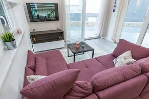 Apartments Tomana