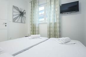 Apartments Tomana