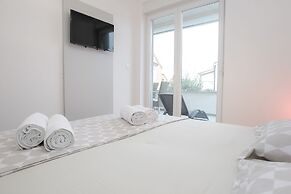 Apartments Tomana