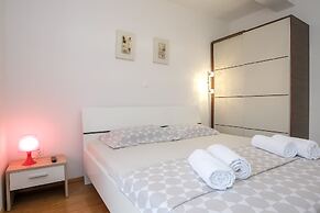 Apartments Tomana