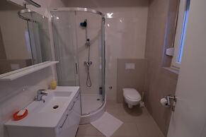 Apartments Tomana
