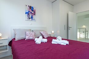 Apartments Tomana