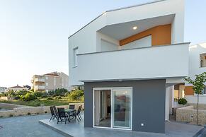 Apartments Tomana