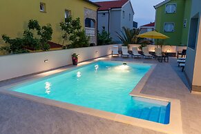 Pool Apartments Lucky Luke