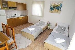 Pool Apartments Lucky Luke
