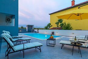 Pool Apartments Lucky Luke