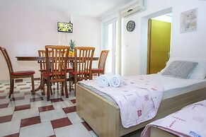 Pool Apartments Lucky Luke