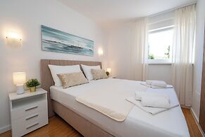 Funtastic Apartment with Private Heated Pool