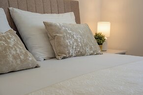Funtastic Apartment with Private Heated Pool