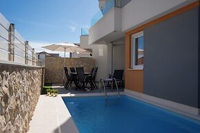 Funtastic Apartment with Private Heated Pool
