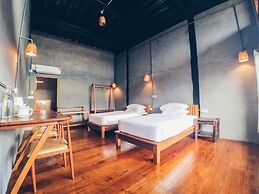 Demoso Lodge - Hostel
