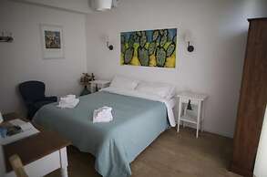 B&B Tauromenion
