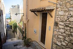 B&B Tauromenion