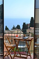 B&B Tauromenion