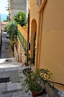 B&B Tauromenion