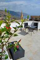 B&B Tauromenion