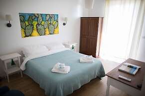 B&B Tauromenion