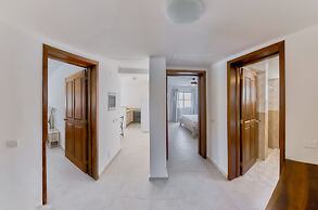 Las Terrazas Condo - Los Corales Village