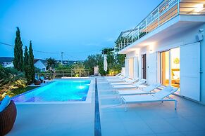 Villa Avalon