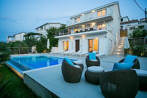 Villa Avalon