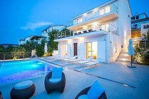 Villa Avalon