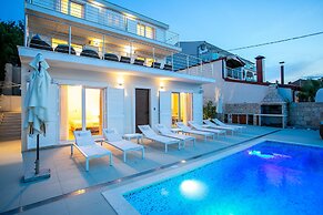 Villa Avalon