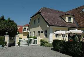 Biedermeier Hof