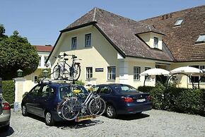 Biedermeier Hof