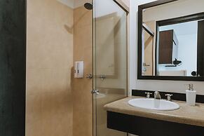 Travelers Orange Suites