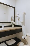 Travelers Orange Suites