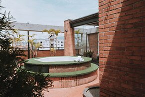 Travelers Orange Suites