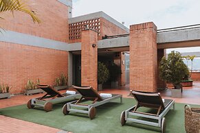 Travelers Orange Suites
