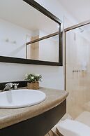 Travelers Orange Suites