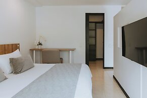 Travelers Orange Suites