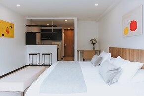 Travelers Orange Suites