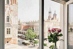 Main Square Apartments