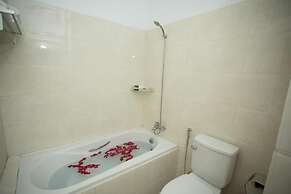 Shwe Pyi Thain Kha Hotel