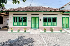 Bahagia Sederhana Home Stay - Hostel