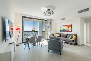 Fantastic View Top location Parking