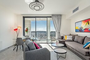 Fantastic View Top location Parking