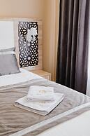 Dona Hotel