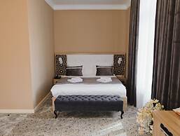 Dona Hotel