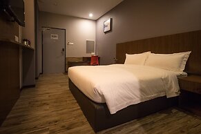 3-Plus Hotel