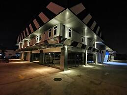 3-Plus Hotel